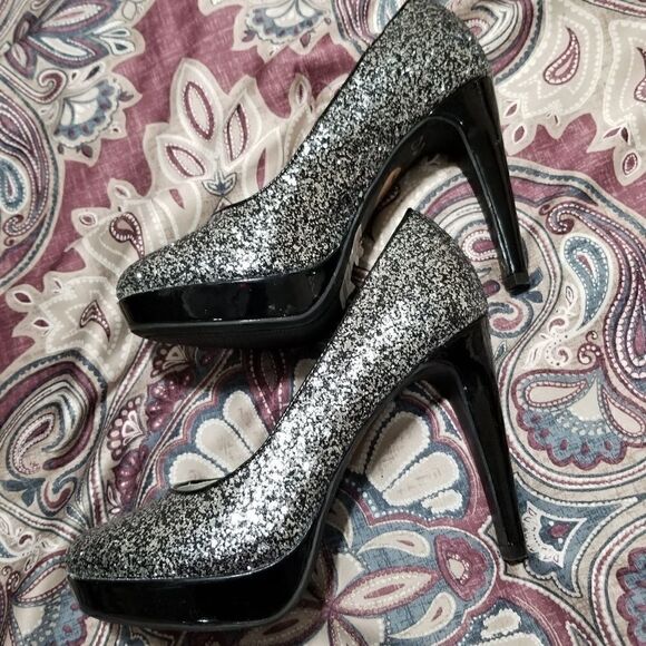 Rampage Heels - Picture 3 of 3